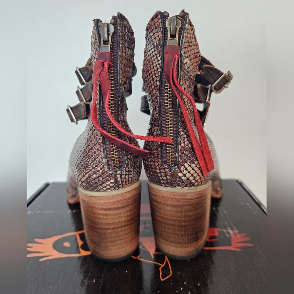 Freebird Blush Snake Randi - Picture 5 of 8